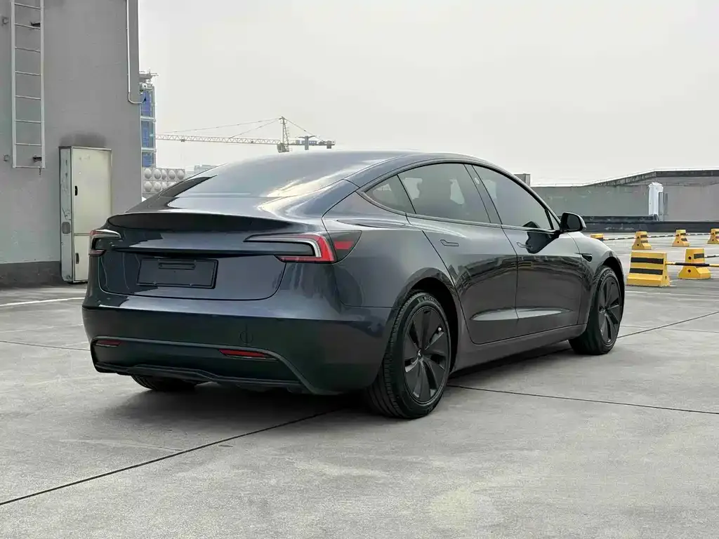 Tesla Model 3 — фото 10