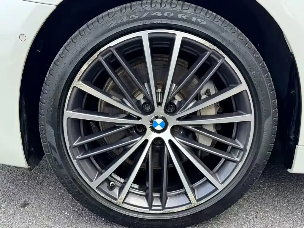 BMW 5 Series — фото 4