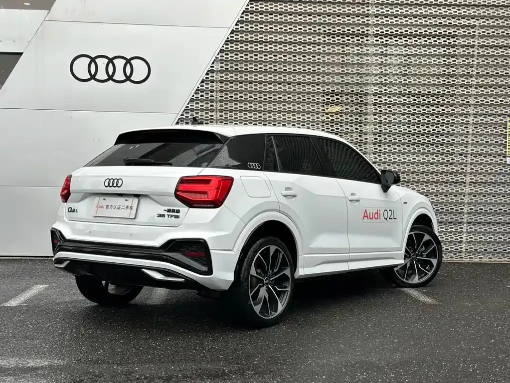 Audi Q2L — фото 4
