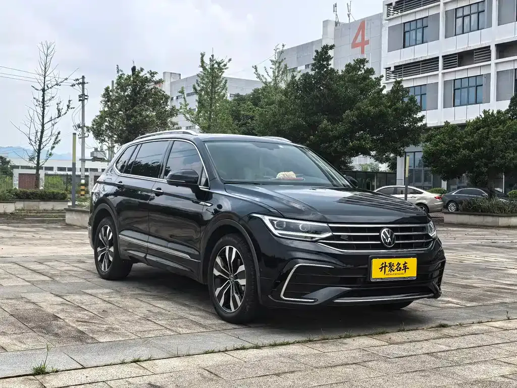 Volkswagen Tiguan L — фото 8