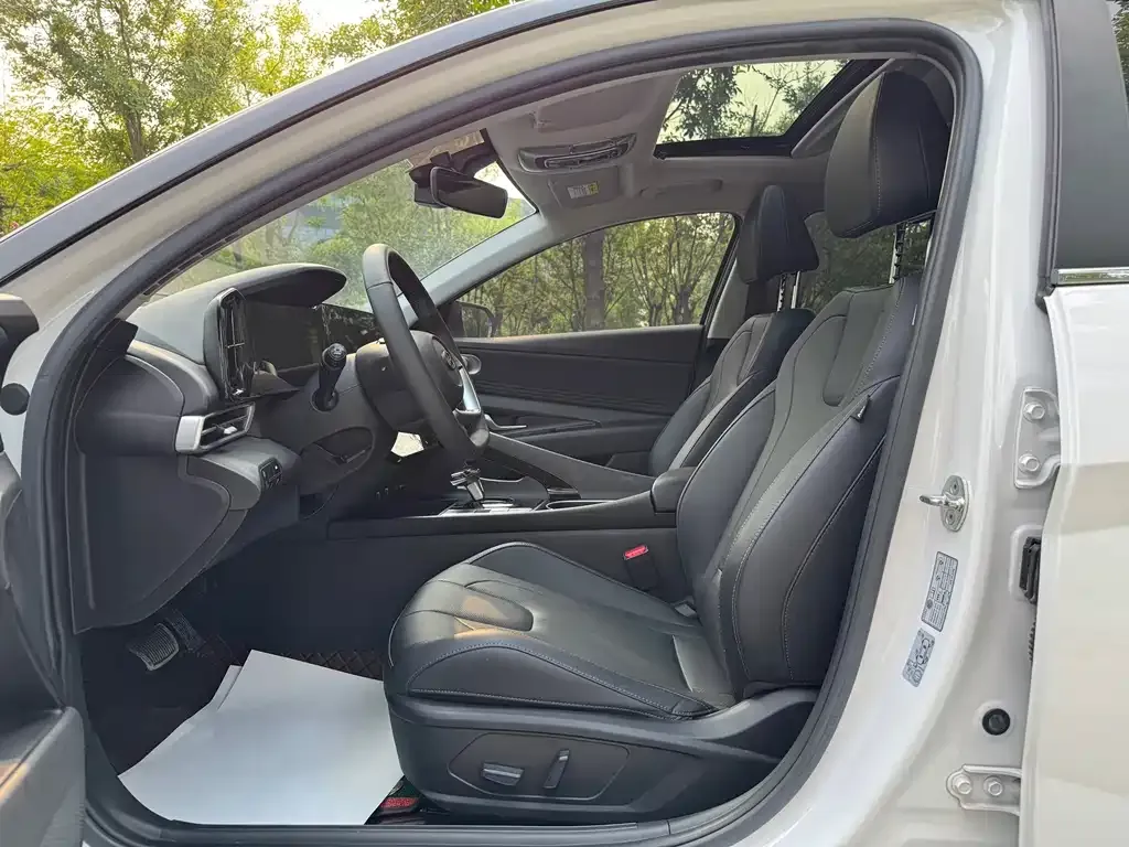 Hyundai Elantra — фото 4