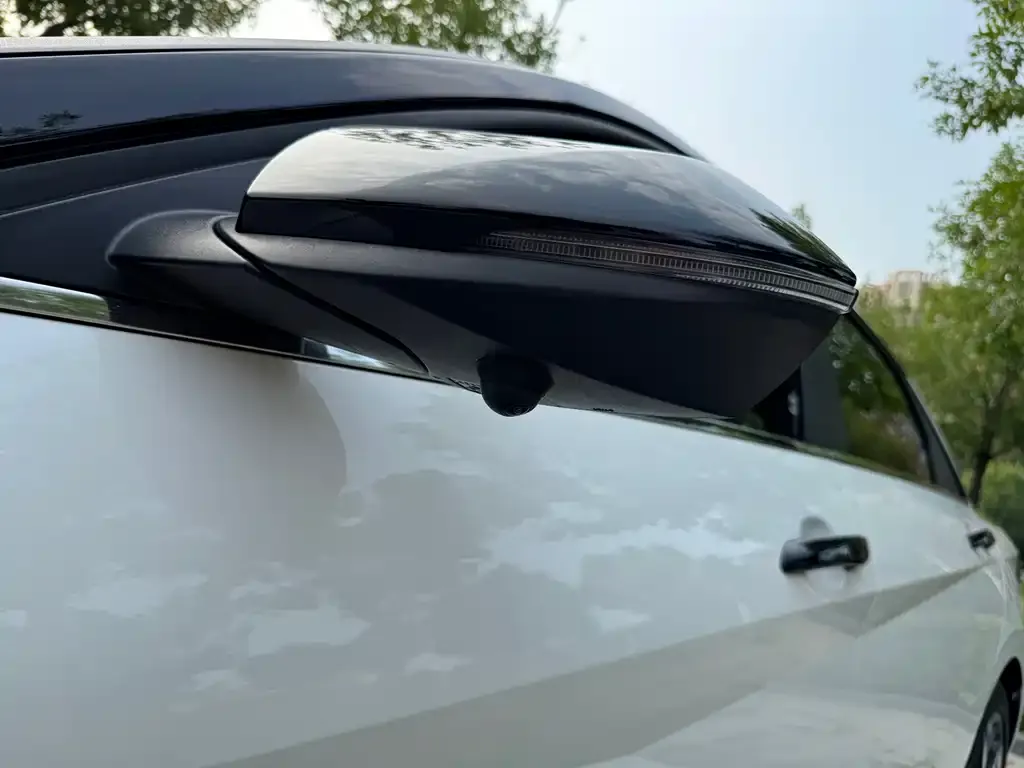 Hyundai Elantra — фото 2