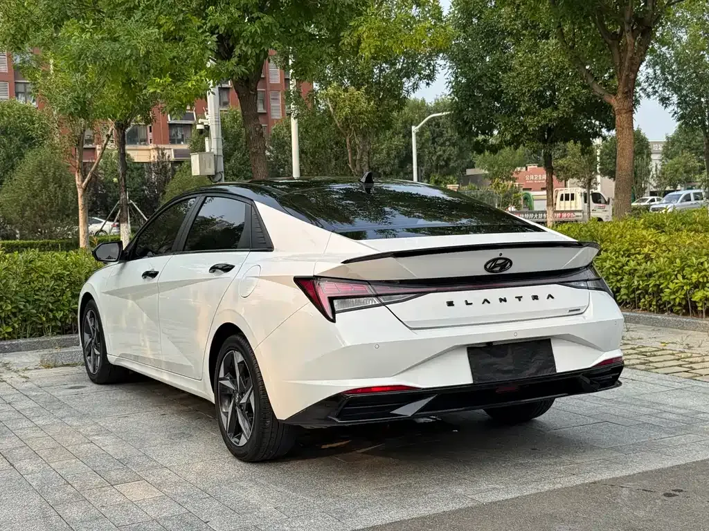 Hyundai Elantra — фото 6