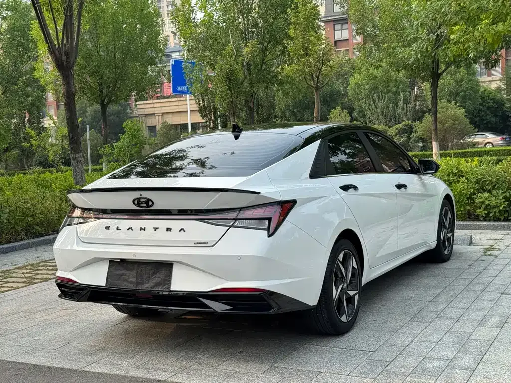 Hyundai Elantra — фото 10