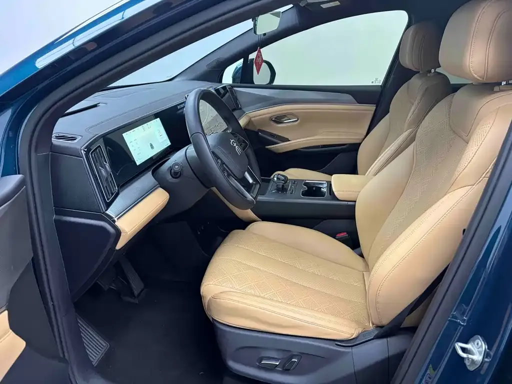BYD L DM-i — фото 9