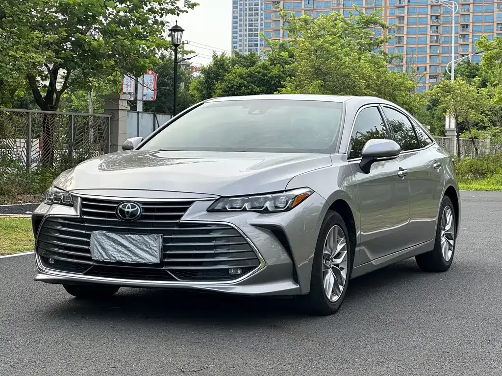 Toyota Avalon — фото 1