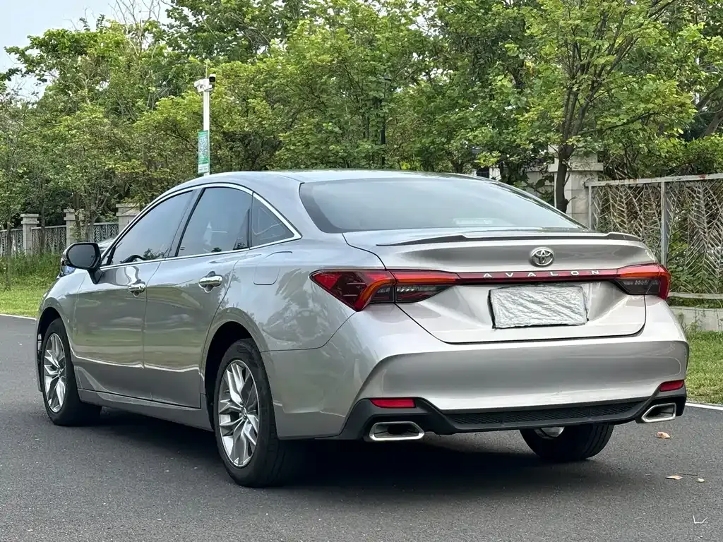Toyota Avalon — фото 10