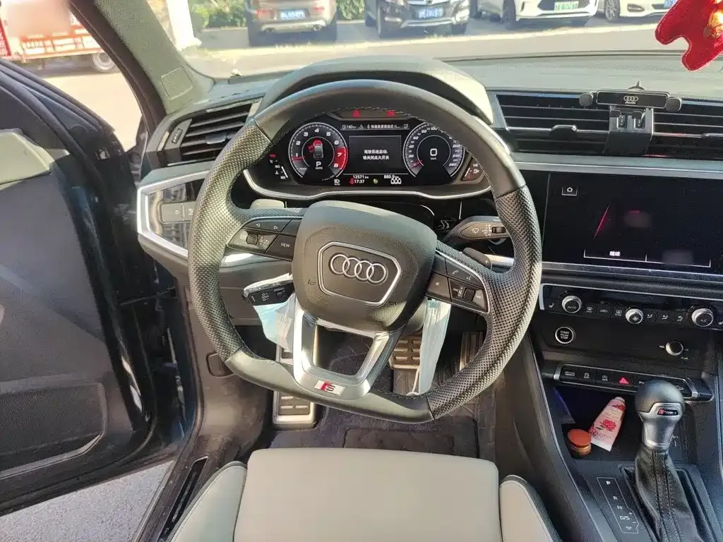 Audi Q3 Sportback — фото 10