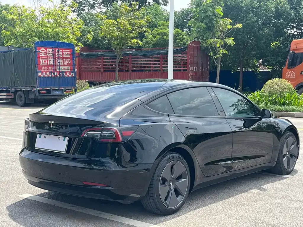 Tesla Model 3 — фото 7