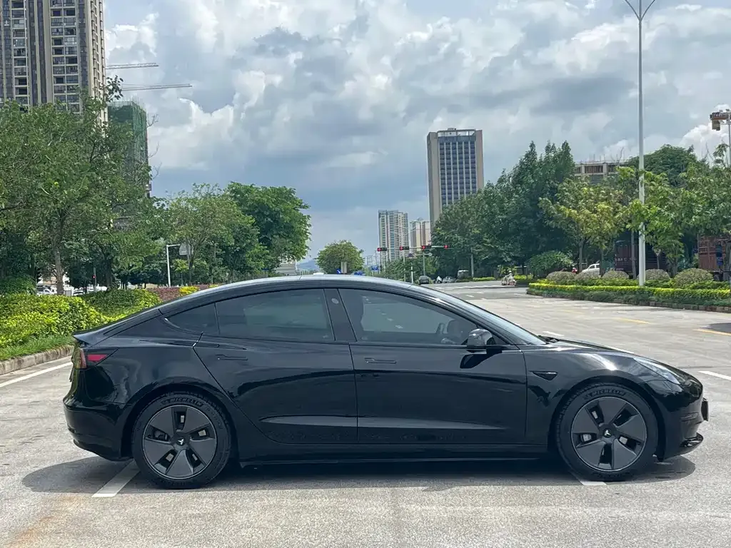 Tesla Model 3 — фото 9