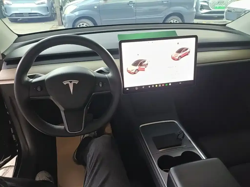 Tesla Model Y — фото 5