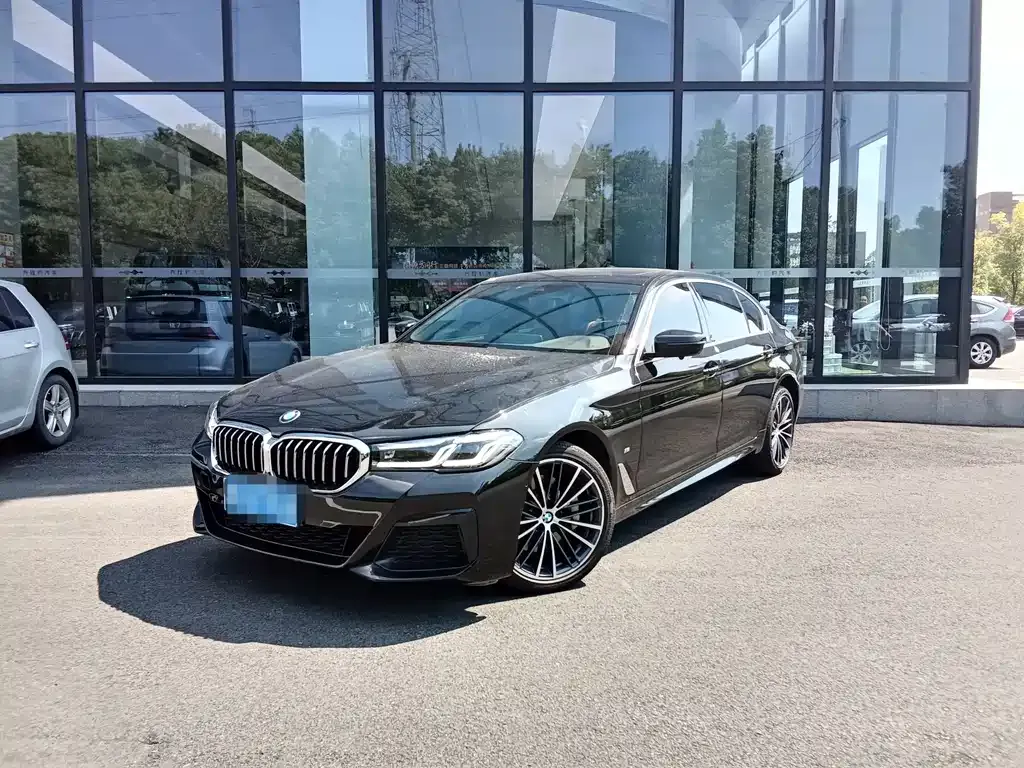 BMW 5 Series — фото 1