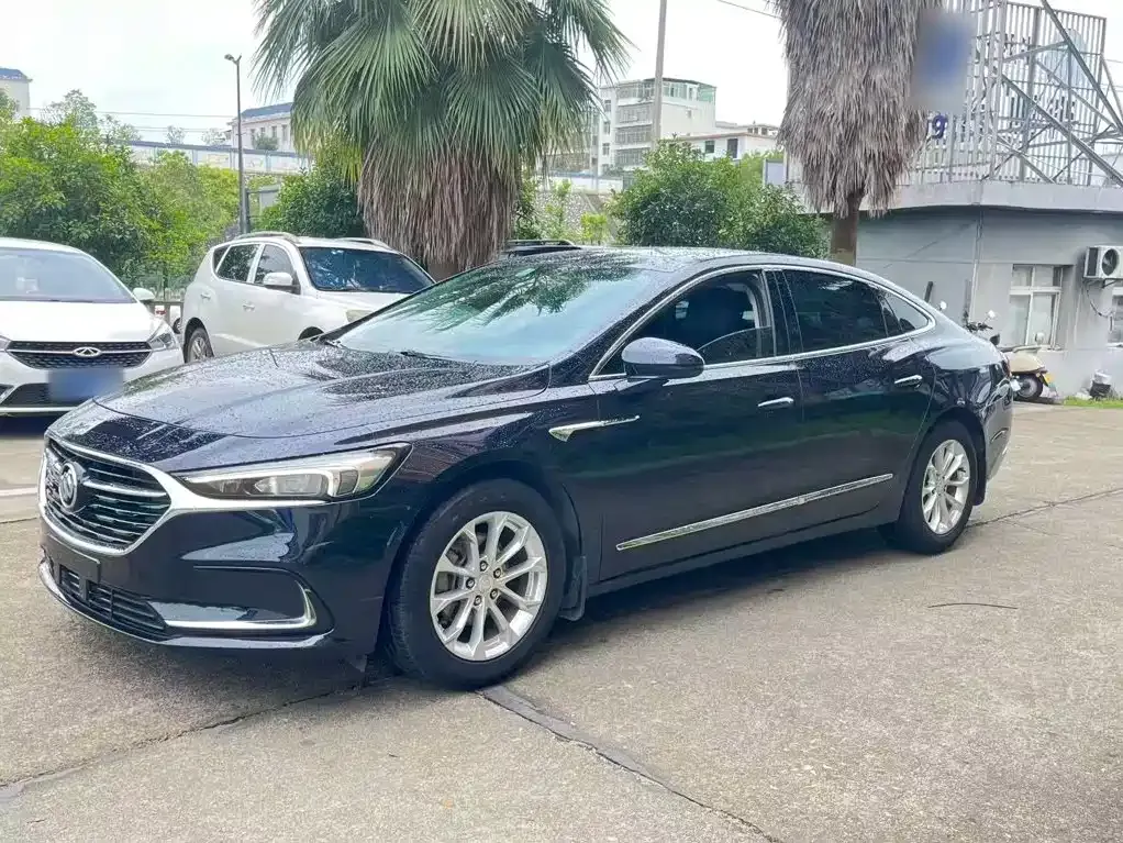 Buick LaCrosse — фото 1