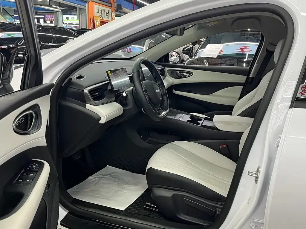 BYD Seal 05 DM-i — фото 8
