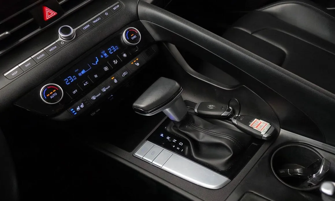 Hyundai AVANTE — фото 2