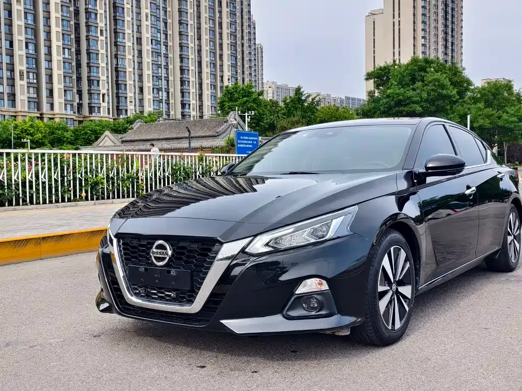 Nissan Teana — фото 1