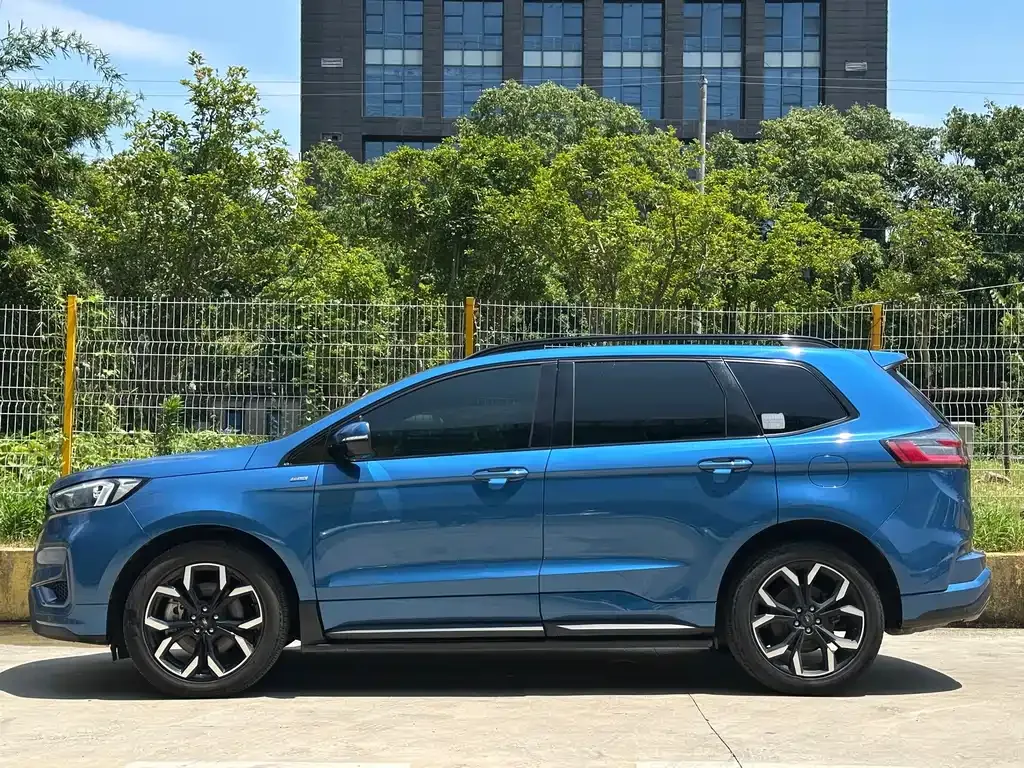 Ford Edge — фото 8