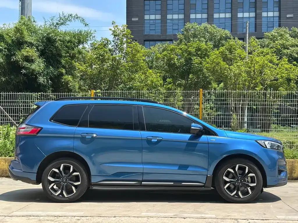 Ford Edge — фото 7
