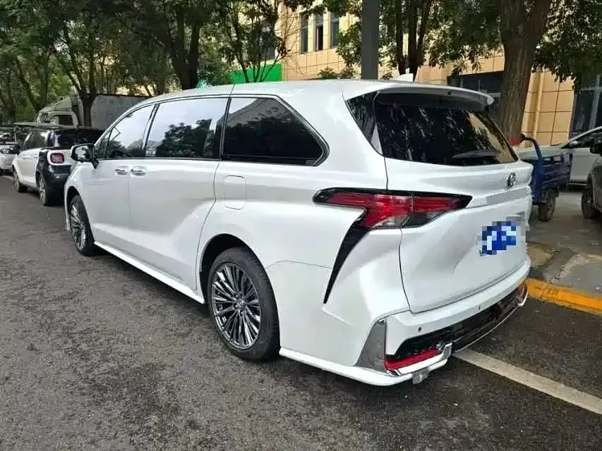Toyota Sienna — фото 6