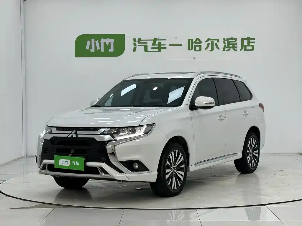 Mitsubishi Outlander — фото 1