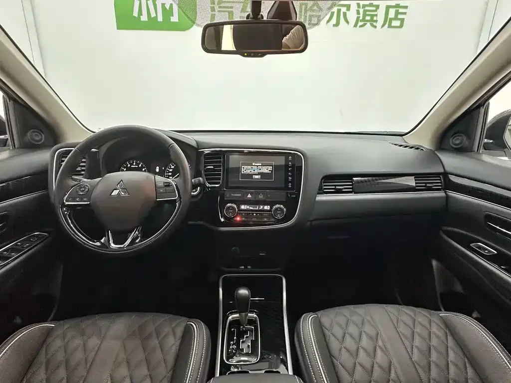 Mitsubishi Outlander — фото 10