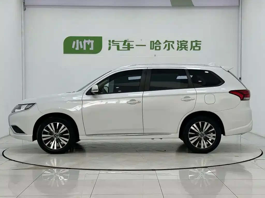 Mitsubishi Outlander — фото 2