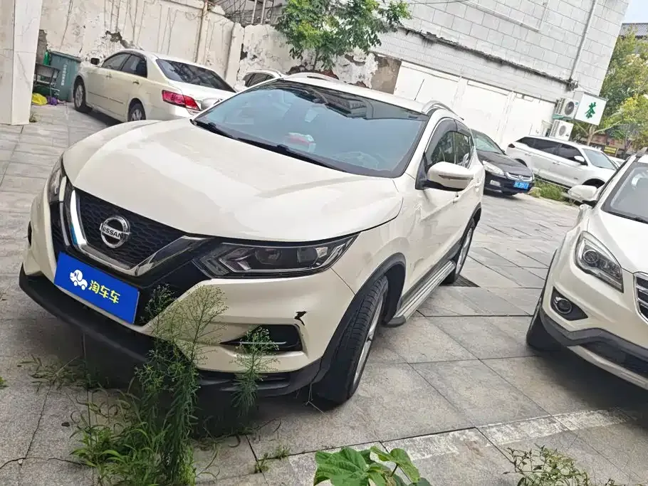 Nissan Qashqai — фото 1