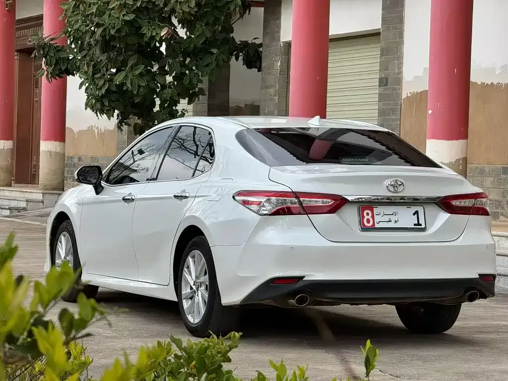 Toyota Camry — фото 2