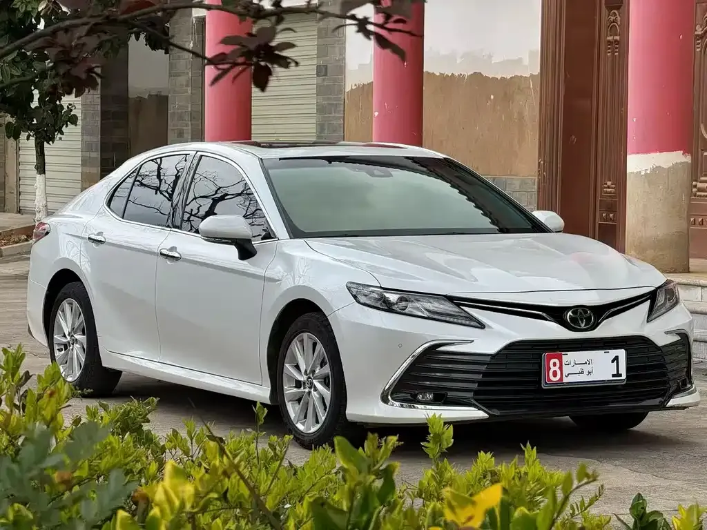 Toyota Camry — фото 5
