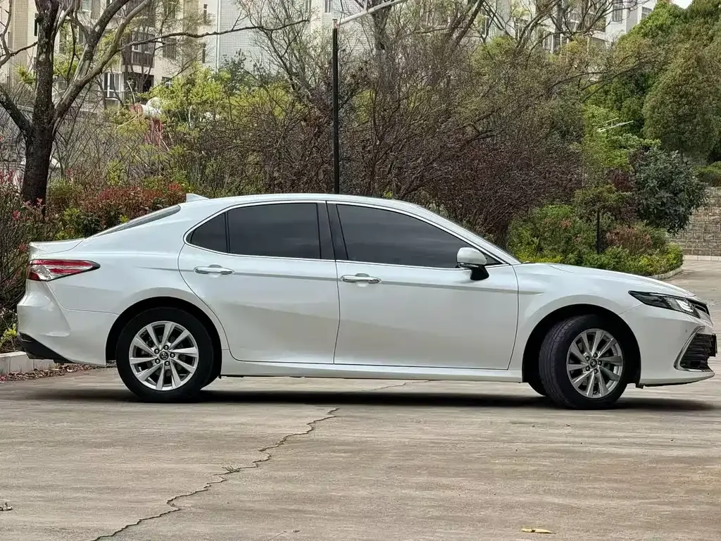 Toyota Camry — фото 10