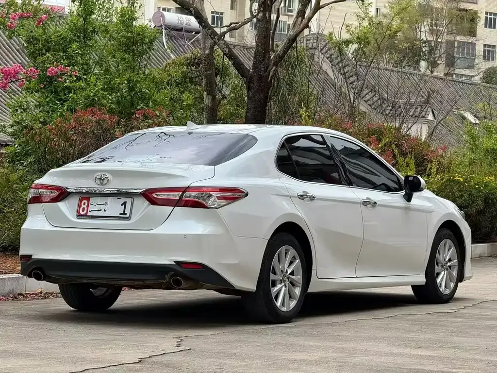 Toyota Camry — фото 9