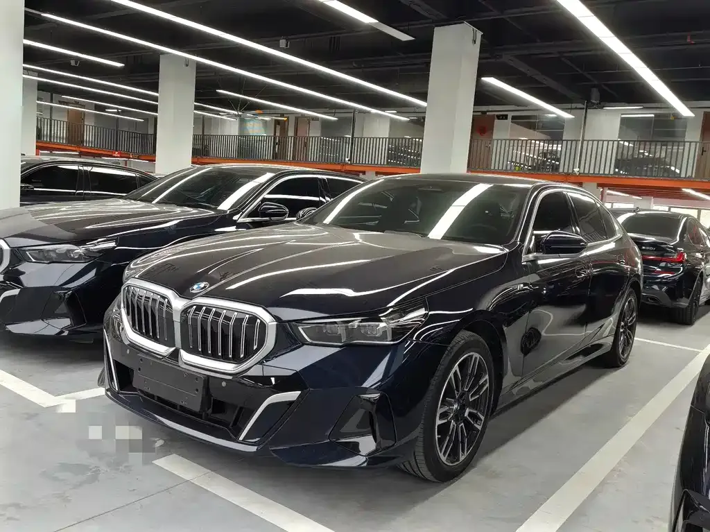 BMW 5 Series — фото 1