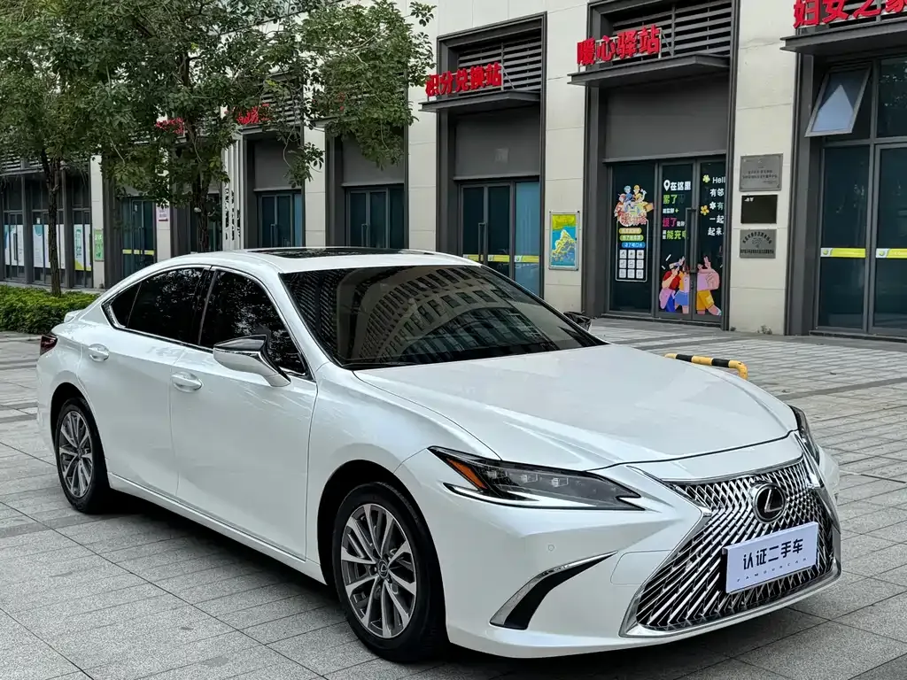 Lexus ES — фото 5
