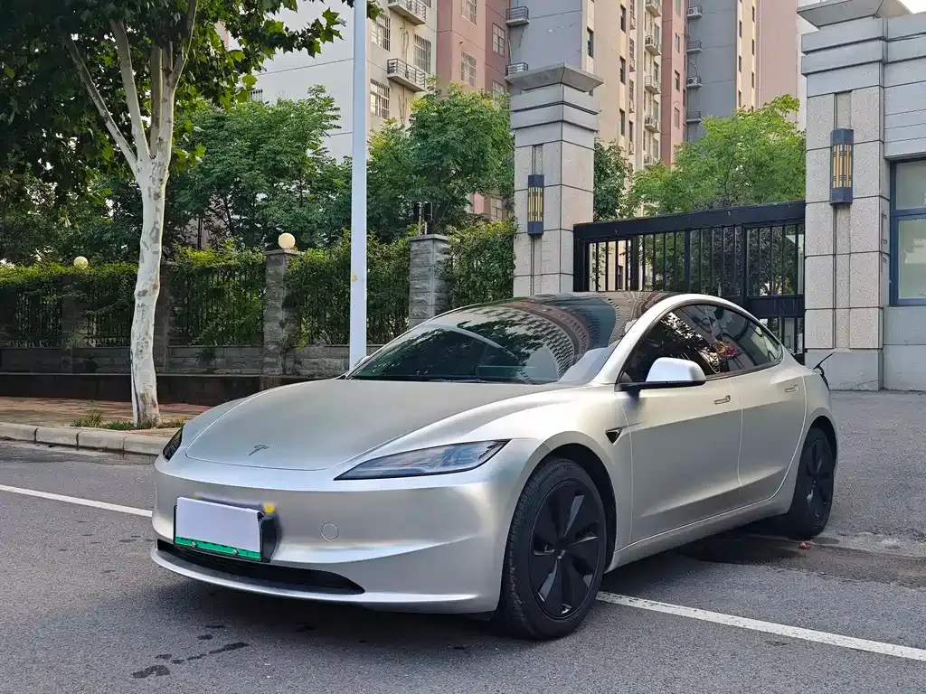 Tesla Model 3 — фото 1