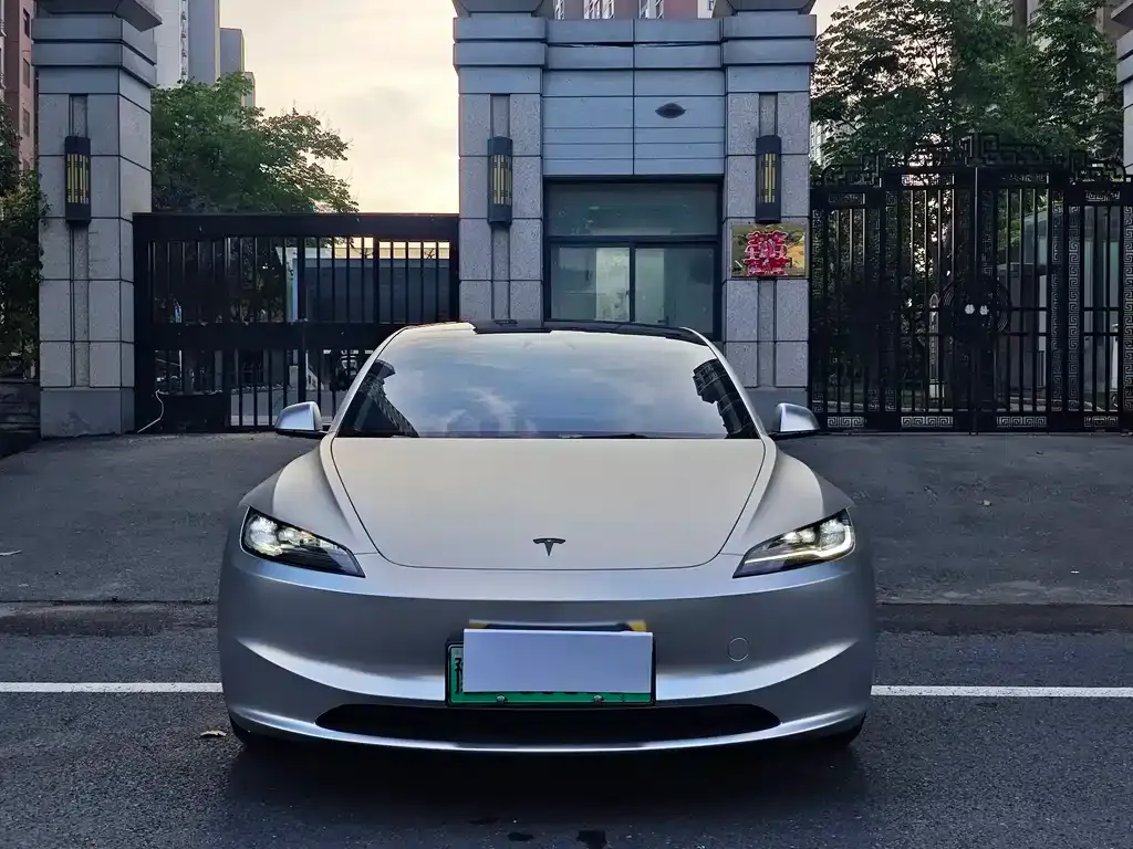 Tesla Model 3 — фото 3