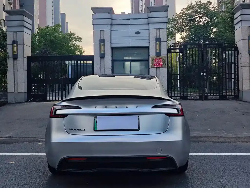 Tesla Model 3 — фото 9
