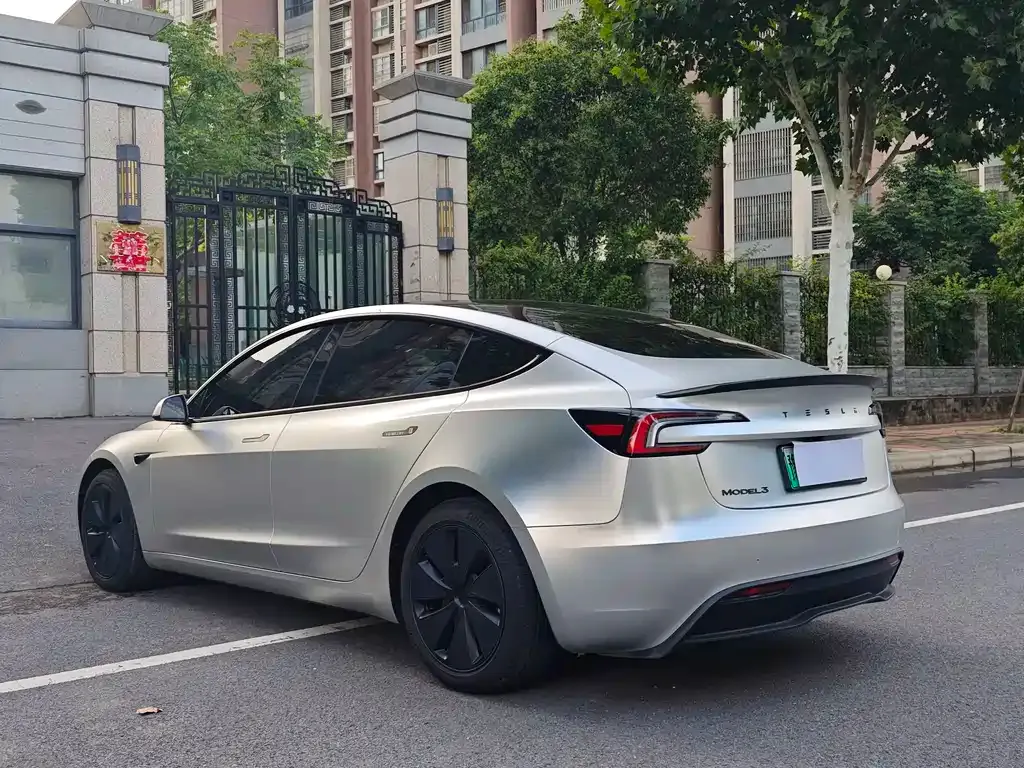 Tesla Model 3 — фото 8