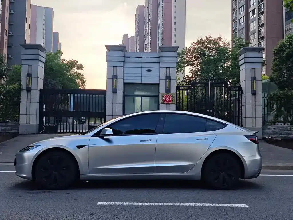 Tesla Model 3 — фото 7