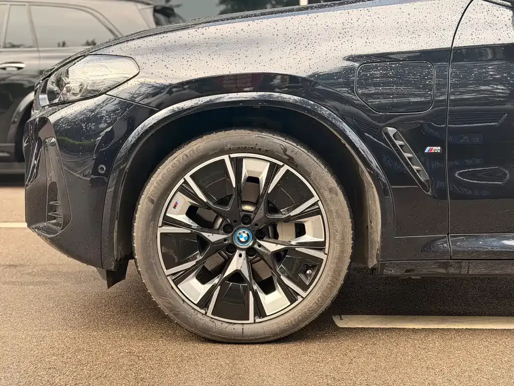 BMW iX3 — фото 9