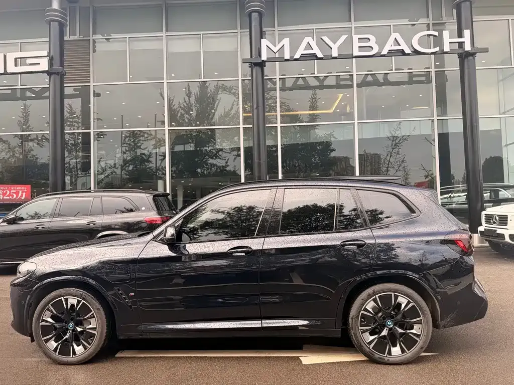 BMW iX3 — фото 4