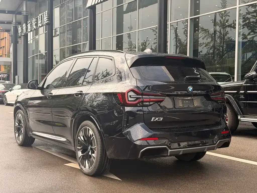 BMW iX3 — фото 6
