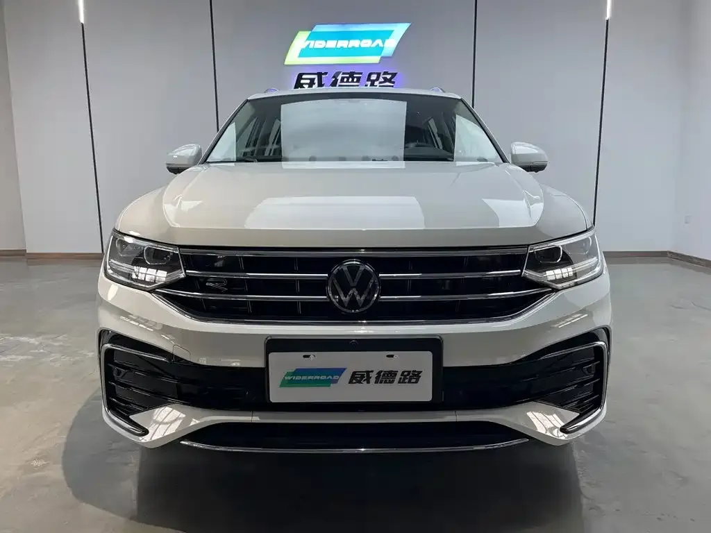 Volkswagen Tiguan L — фото 2
