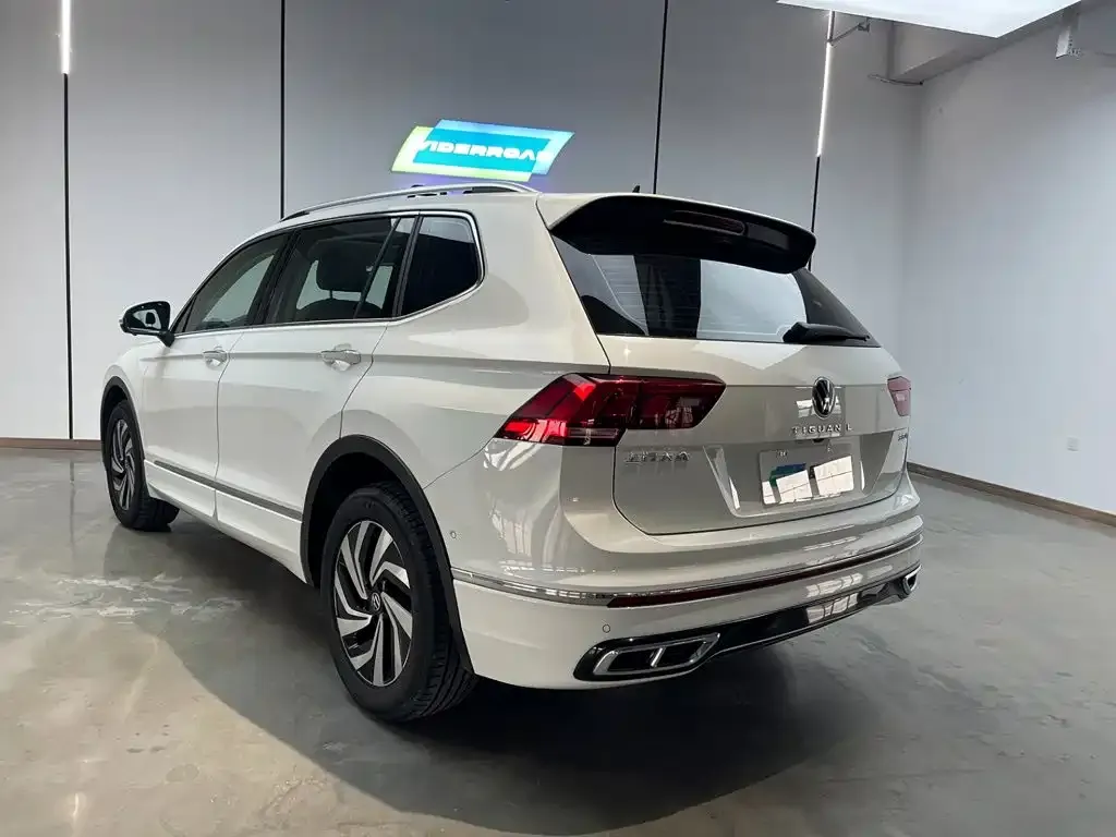 Volkswagen Tiguan L — фото 4
