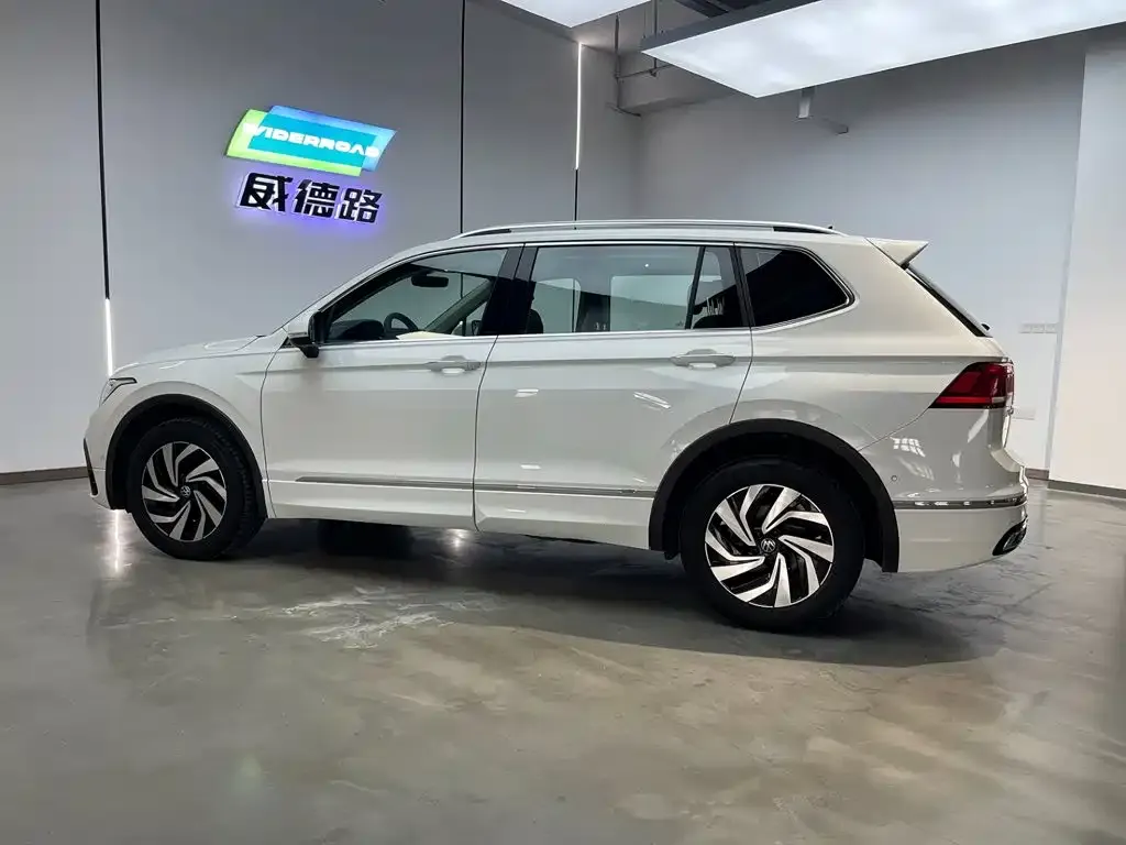 Volkswagen Tiguan L — фото 7