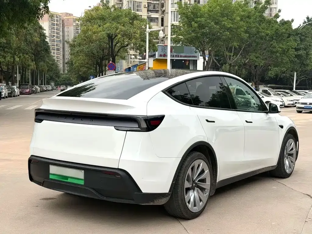 Tesla Model Y — фото 6