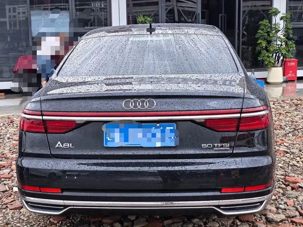 Audi A8 — фото 9