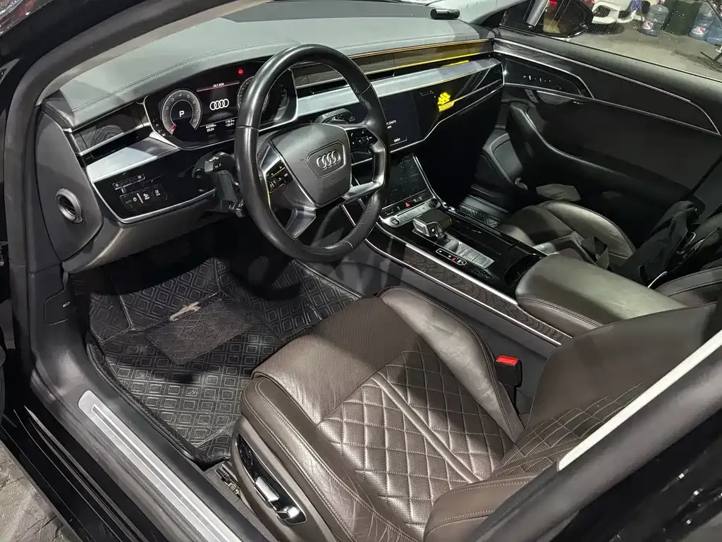 Audi A8 — фото 6