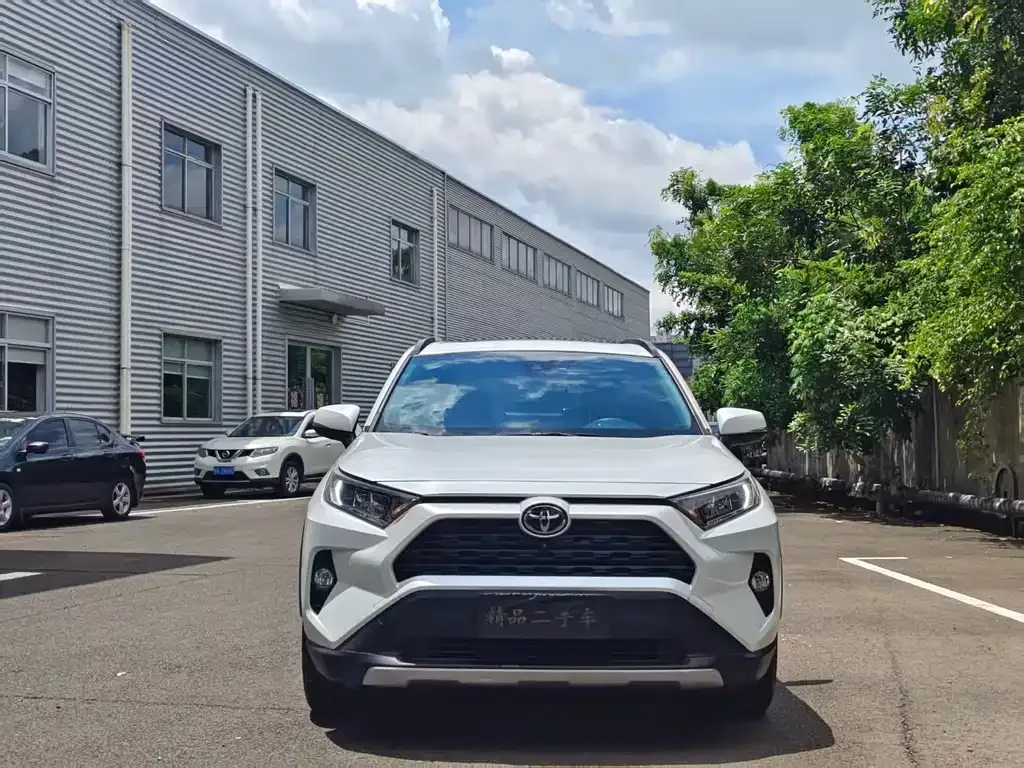 Toyota RAV4 — фото 5