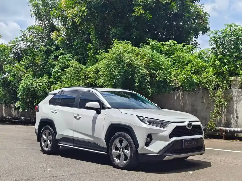 Toyota RAV4 — фото 8