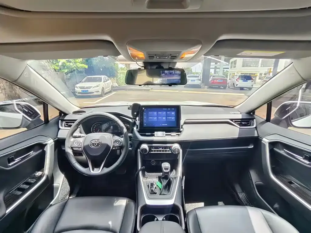 Toyota RAV4 — фото 2